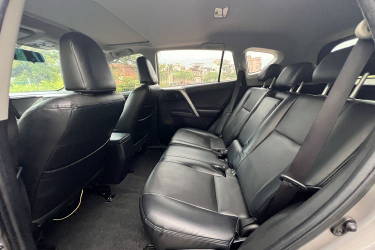 Used Toyota RAV4 2019 2.0L CVT Two-Wheel Drive Pioneer Edition China VI Standard Interior 2