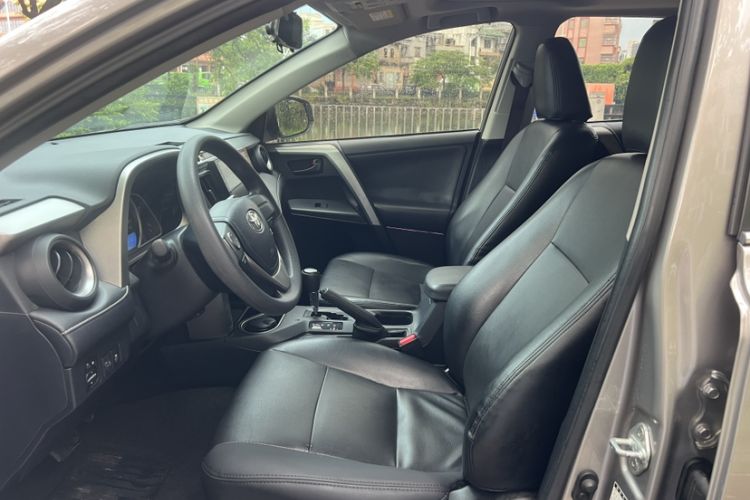 Used Toyota RAV4 2019 2.0L CVT Two-Wheel Drive Pioneer Edition China VI Standard Interior 3