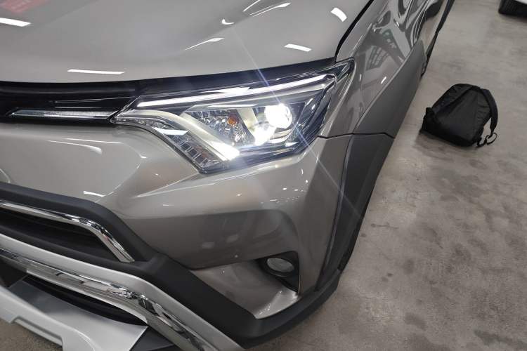 Used Toyota RAV4 2019 2.0L CVT Two-Wheel Drive Fashion X Limited Edition China VI Standard Left Front Headlight