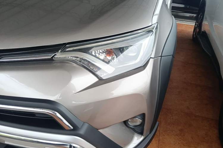 Used Toyota RAV4 2019 2.0L CVT Two-Wheel Drive Fashion X Limited Edition China VI Standard Left Front Headlight