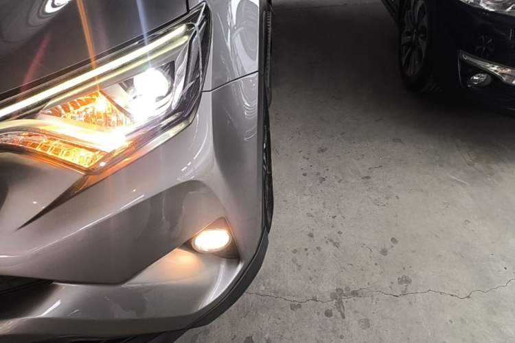 Used Toyota RAV4 2019 2.0L CVT Two-Wheel Drive ZhiShang Version China VI Standard Left Front Headlight