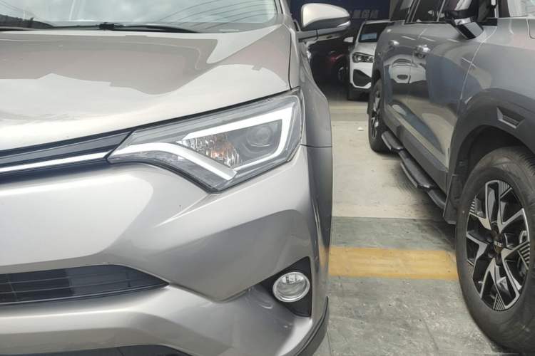 Used Toyota RAV4 2019 2.0L CVT 4x4 New Edition China VI Standard Left Front Headlight