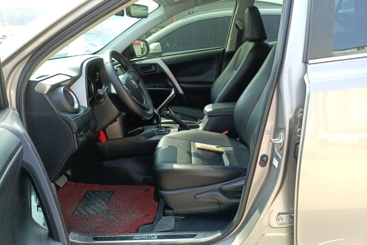 Used Toyota RAV4 2019 2.0L CVT Two-Wheel Drive Fashion X Limited Edition China V Standard Left Front Seat
