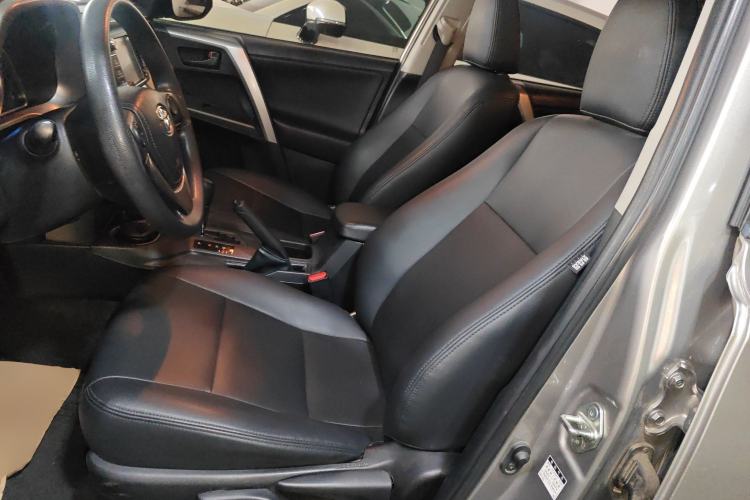Used Toyota RAV4 2019 2.0L CVT Two-Wheel Drive Luxury Version China VI Standard Left Front Seat