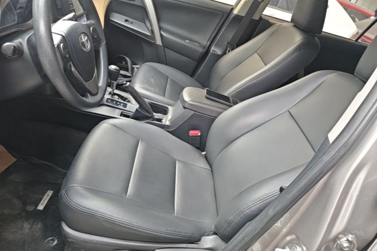 Used Toyota RAV4 2019 2.0L CVT Two-Wheel Drive Luxury Version China VI Standard Left Front Seat