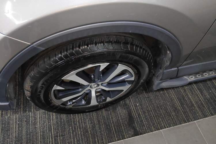 Used Toyota RAV4 2019 2.0L CVT Two-Wheel Drive Luxury Version China VI Standard Left Front Wheel Hub