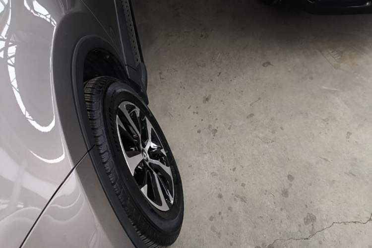 Used Toyota RAV4 2019 2.0L CVT Two-Wheel Drive ZhiShang Version China VI Standard Left Front Wheel Hub