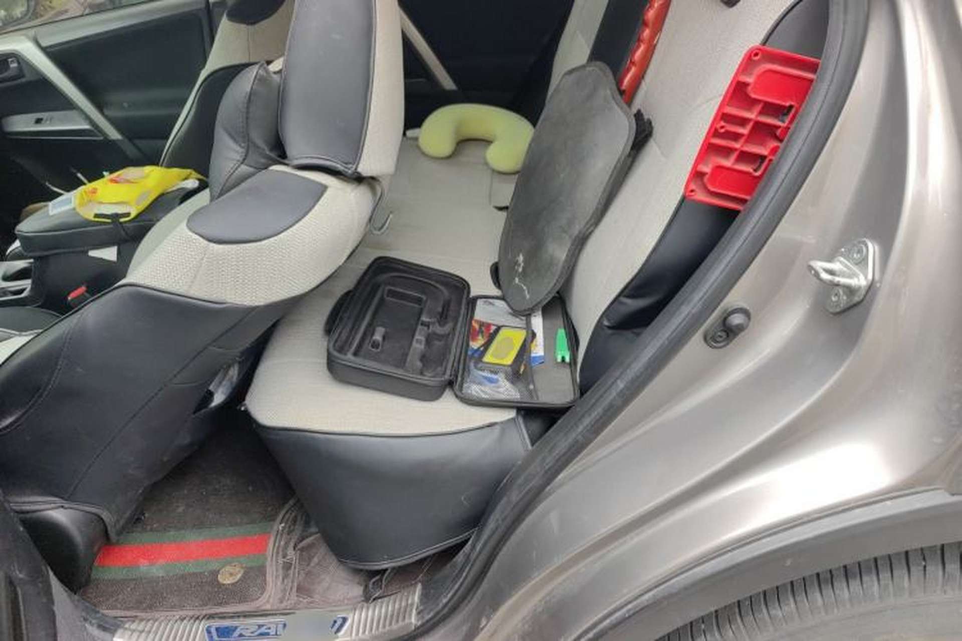 Used Toyota RAV4 2019 2.0L CVT Two-Wheel Drive Pioneer Edition China V Standard Left Rear Seat