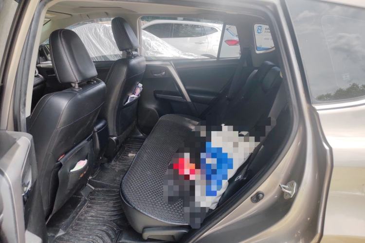 Used Toyota RAV4 2019 2.0L CVT Two-Wheel Drive ZhiShang Version China VI Standard Left Rear Seat