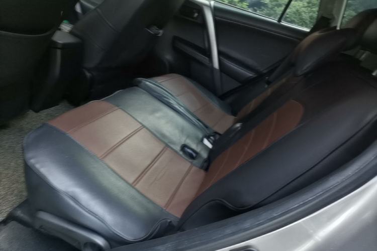 Used Toyota RAV4 2019 2.0L CVT Two-Wheel Drive Pioneer Edition China VI Standard Left Rear Seat