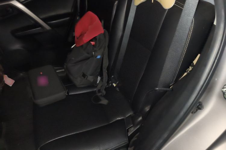 Used Toyota RAV4 2019 2.0L CVT Two-Wheel Drive Fashion X Limited Edition China VI Standard Left Rear Seat