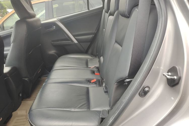 Used Toyota RAV4 2019 2.0L CVT 4x4 New Edition China VI Standard Left Rear Seat