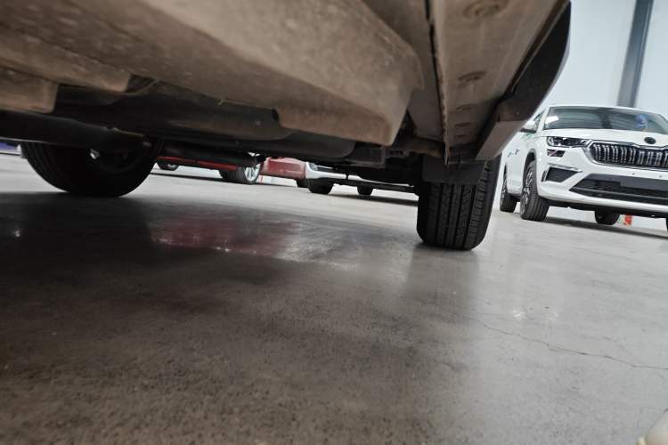Used Toyota RAV4 2019 2.0L CVT Two-Wheel Drive Fashion X Limited Edition China VI Standard Left Side Sill