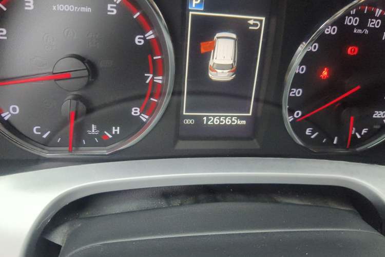 Used Toyota RAV4 2019 2.0L CVT Two-Wheel Drive Fashion X Limited Edition China VI Standard Odometer Close Up