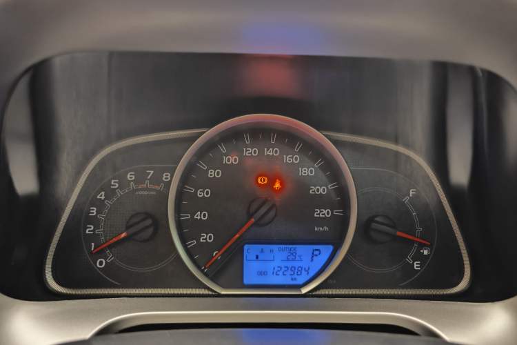 Used Toyota RAV4 2019 2.0L CVT Two-Wheel Drive Luxury Version China VI Standard Odometer Close Up