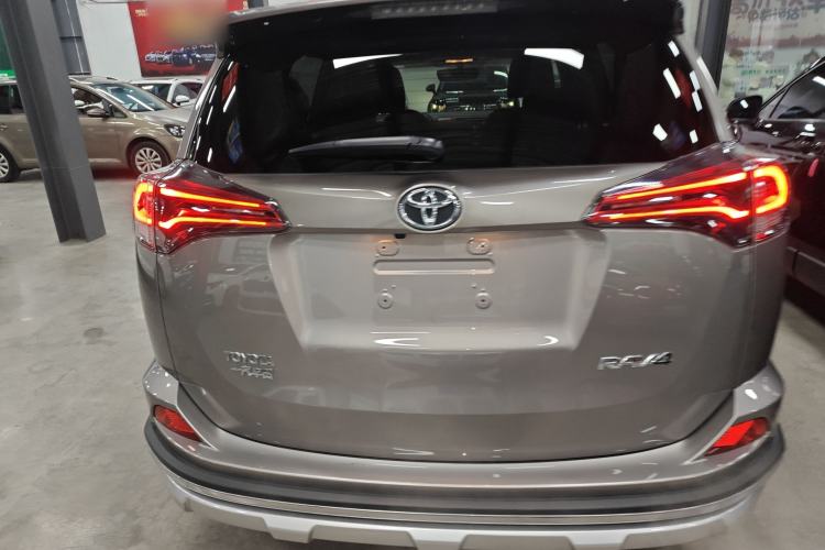 Used Toyota RAV4 2019 2.0L CVT Two-Wheel Drive Fashion X Limited Edition China VI Standard Rear