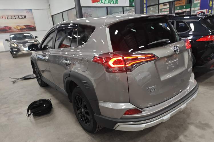 Used Toyota RAV4 2019 2.0L CVT Two-Wheel Drive Fashion X Limited Edition China VI Standard Rear Left 45 Deg