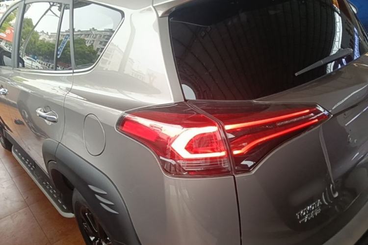 Used Toyota RAV4 2019 2.0L CVT Two-Wheel Drive Fashion X Limited Edition China VI Standard Rear Left 45 Deg
