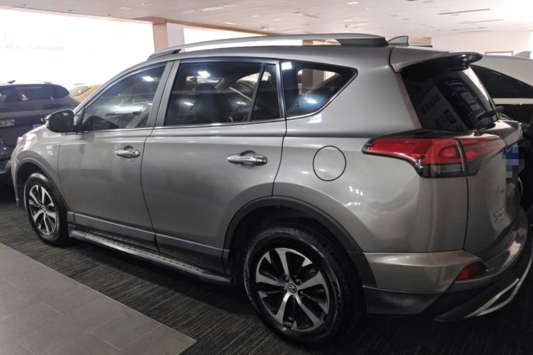 Used Toyota RAV4 2019 2.0L CVT Two-Wheel Drive Luxury Version China VI Standard Rear Left 45 Deg