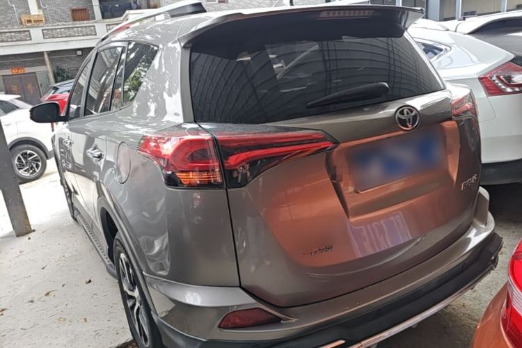 Used Toyota RAV4 2019 2.0L CVT Two-Wheel Drive Luxury Version China VI Standard Rear Left 45 Deg
