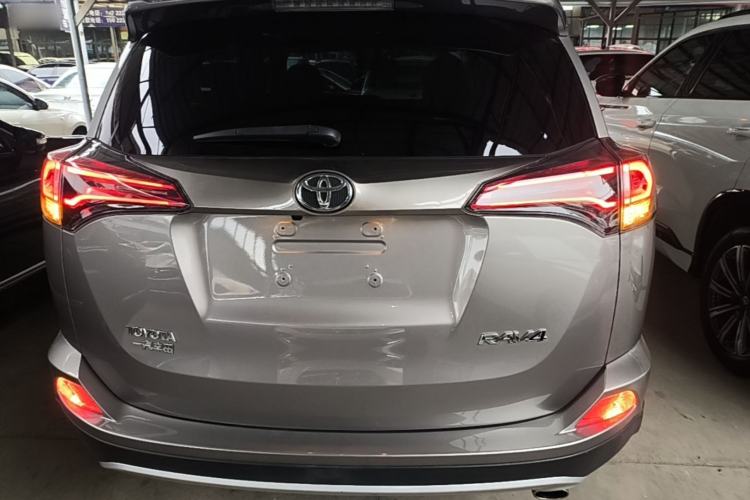 Used Toyota RAV4 2019 2.0L CVT Two-Wheel Drive ZhiShang Version China VI Standard Rear
