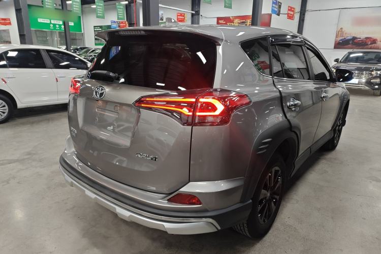Used Toyota RAV4 2019 2.0L CVT Two-Wheel Drive Fashion X Limited Edition China VI Standard Rear Right 45 Deg