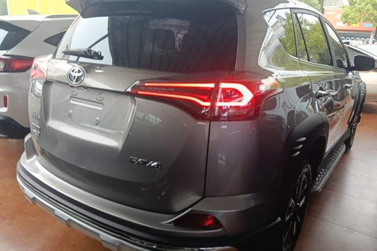 Used Toyota RAV4 2019 2.0L CVT Two-Wheel Drive Fashion X Limited Edition China VI Standard Rear Right 45 Deg