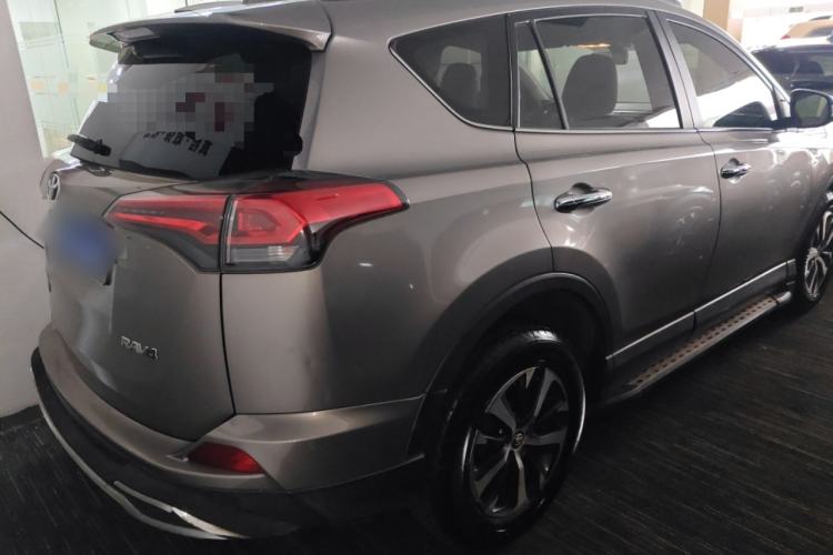 Used Toyota RAV4 2019 2.0L CVT Two-Wheel Drive Luxury Version China VI Standard Rear Right 45 Deg