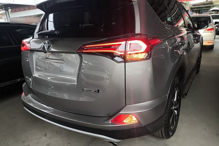 Used Toyota RAV4 2019 2.0L CVT Two-Wheel Drive ZhiShang Version China VI Standard Rear Right 45 Deg