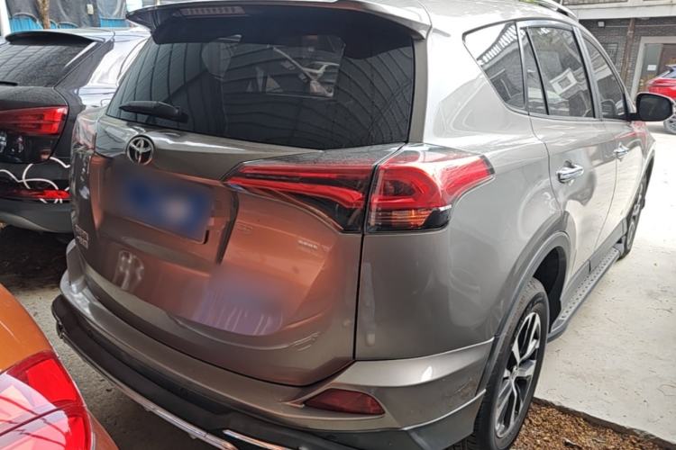 Used Toyota RAV4 2019 2.0L CVT Two-Wheel Drive Luxury Version China VI Standard Rear Right 45 Deg