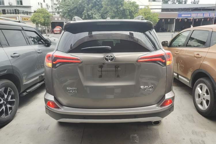 Used Toyota RAV4 2019 2.0L CVT 4x4 New Edition China VI Standard Rear