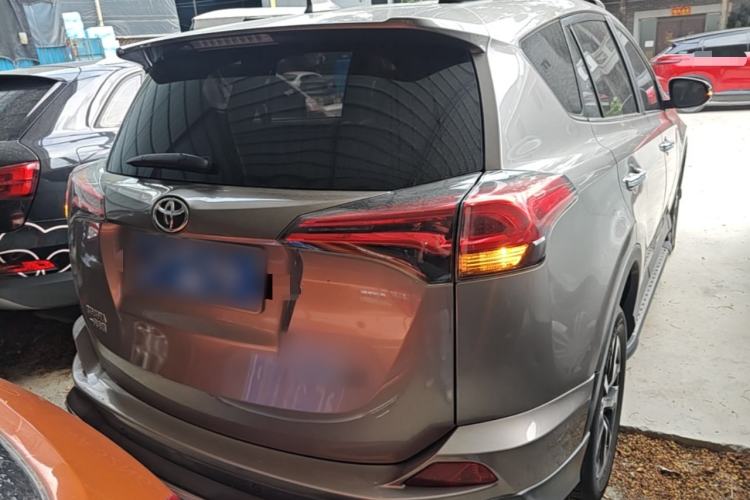 Used Toyota RAV4 2019 2.0L CVT Two-Wheel Drive Luxury Version China VI Standard Rear