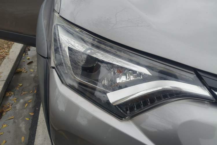 Used Toyota RAV4 2019 2.0L CVT Two-Wheel Drive Fashion X Limited Edition China VI Standard Right Front Headlight