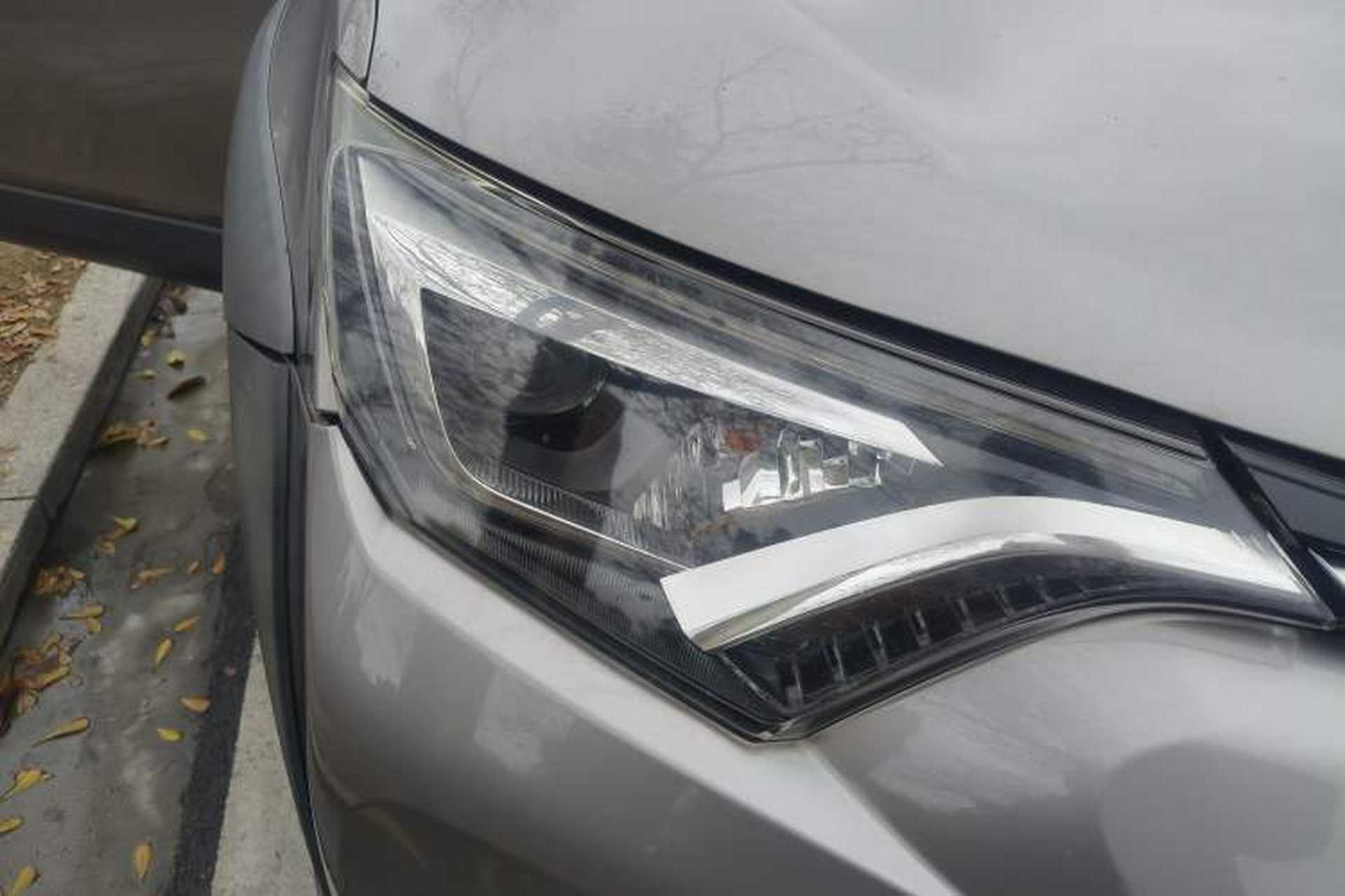 Used Toyota RAV4 2019 2.0L CVT Two-Wheel Drive Fashion X Limited Edition China VI Standard Right Front Headlight