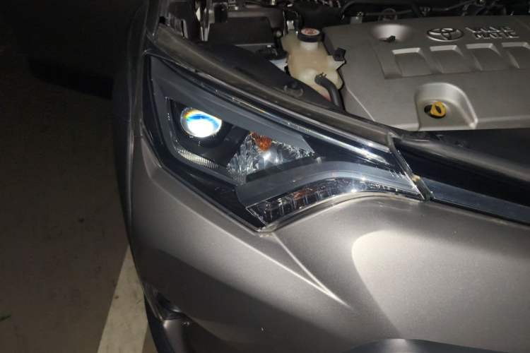 Used Toyota RAV4 2019 2.0L CVT Two-Wheel Drive Fashion X Limited Edition China VI Standard Right Front Headlight
