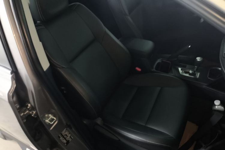 Used Toyota RAV4 2019 2.0L CVT Two-Wheel Drive ZhiShang Version China VI Standard Right Front Seat