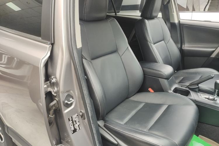 Used Toyota RAV4 2019 2.0L CVT 4x4 New Edition China VI Standard Right Front Seat
