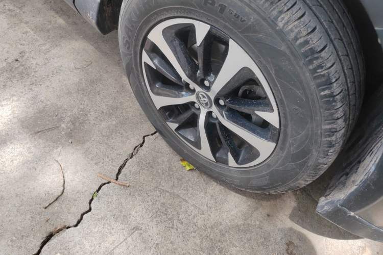 Used Toyota RAV4 2019 2.0L CVT Two-Wheel Drive ZhiShang Version China VI Standard Right Front Wheel Hub