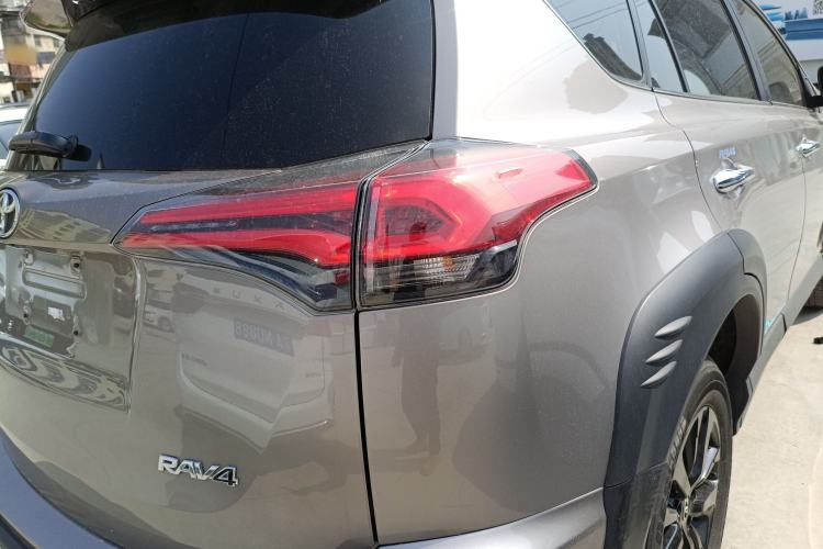 Used Toyota RAV4 2019 2.0L CVT Two-Wheel Drive Fashion X Limited Edition China V Standard Right Rear Taillight