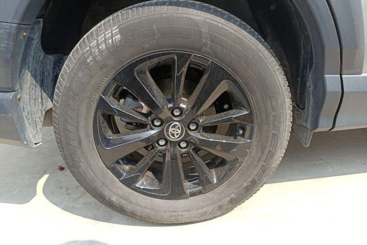 Used Toyota RAV4 2019 2.0L CVT Two-Wheel Drive Fashion X Limited Edition China V Standard Right Rear Wheel Hub