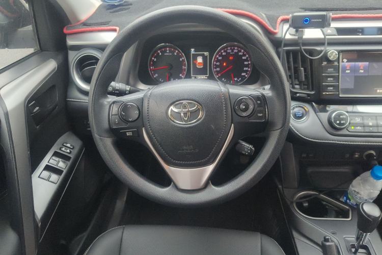 Used Toyota RAV4 2019 2.0L CVT Two-Wheel Drive Fashion X Limited Edition China VI Standard Steering Wheel