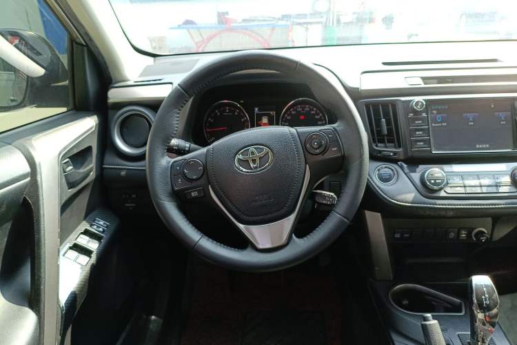 Used Toyota RAV4 2019 2.0L CVT Two-Wheel Drive Fashion X Limited Edition China V Standard Steering Wheel