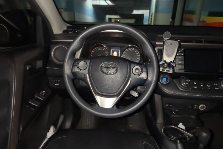 Used Toyota RAV4 2019 2.0L CVT Two-Wheel Drive Fashion X Limited Edition China VI Standard Steering Wheel