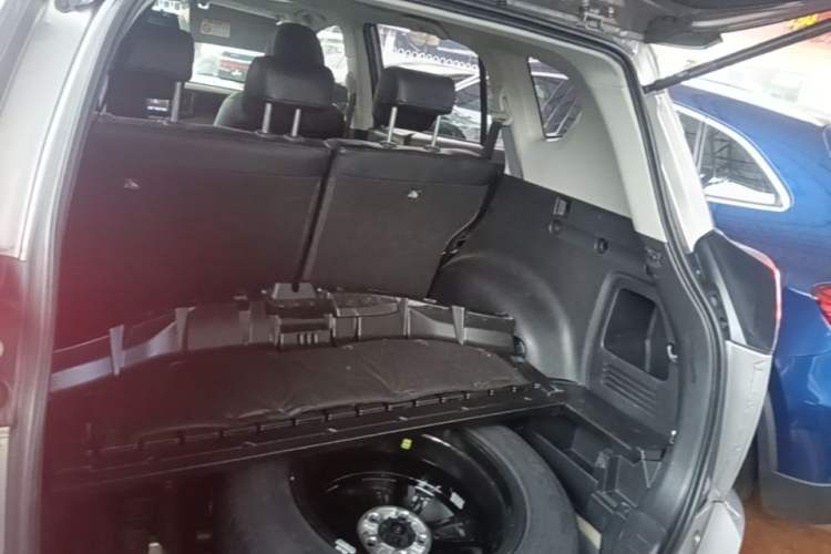Used Toyota RAV4 2019 2.0L CVT Two-Wheel Drive Fashion X Limited Edition China VI Standard Trunk