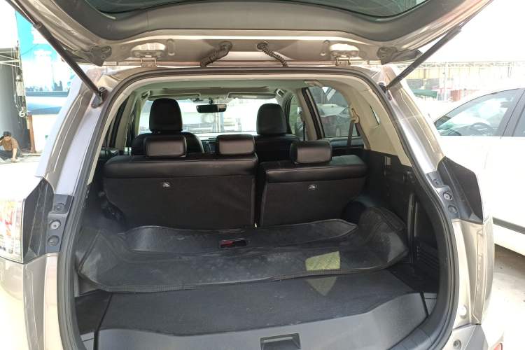 Used Toyota RAV4 2019 2.0L CVT Two-Wheel Drive Fashion X Limited Edition China V Standard Trunk