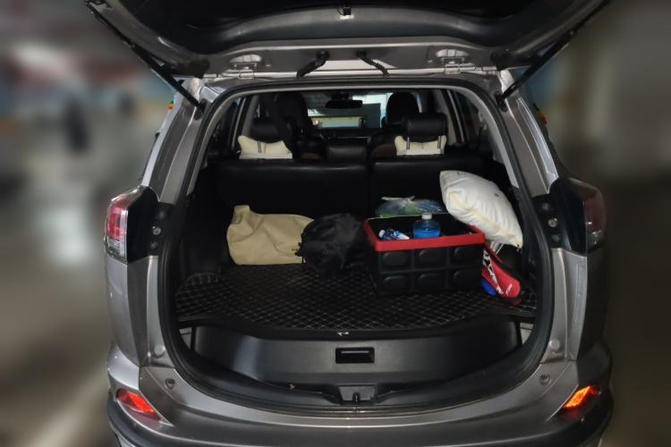 Used Toyota RAV4 2019 2.0L CVT Two-Wheel Drive Fashion X Limited Edition China VI Standard Trunk