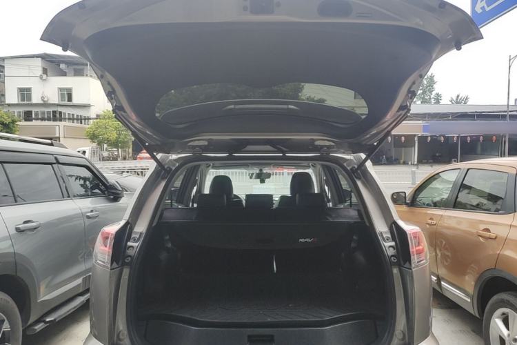 Used Toyota RAV4 2019 2.0L CVT 4x4 New Edition China VI Standard Trunk