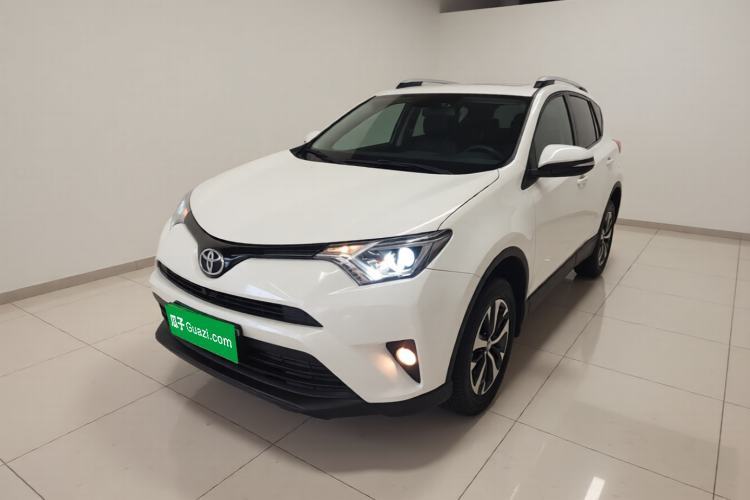 Used Toyota RAV4 2019 2.0L CVT Two-Wheel Drive Luxury Version China VI Standard Guazi used car, China used car export, Used car for sale, Used cars, Cheapest cars for sale