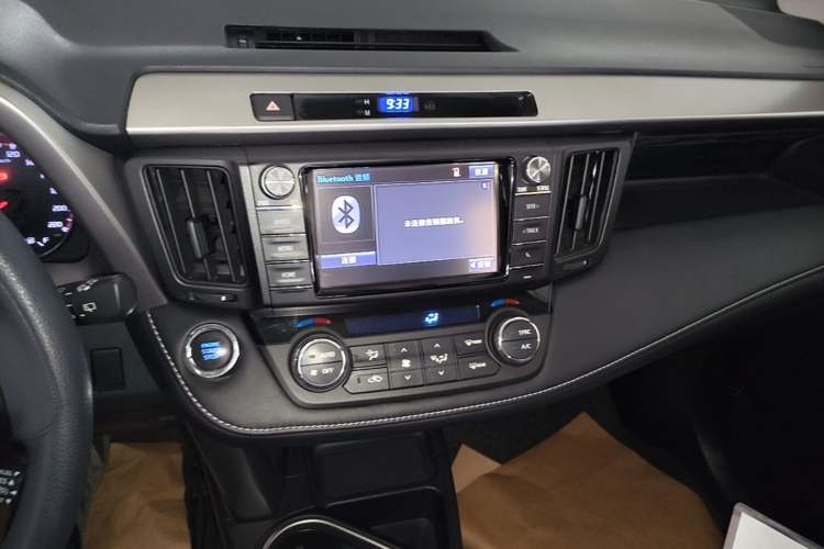 Used Toyota RAV4 2019 2.0L CVT Two-Wheel Drive Fashion X Limited Edition China V Standard Audio And AC Panel