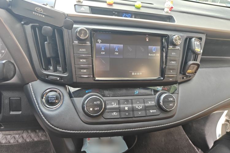 Used Toyota RAV4 2019 2.0L CVT Two-Wheel Drive Luxury Version China VI Standard Audio And AC Panel